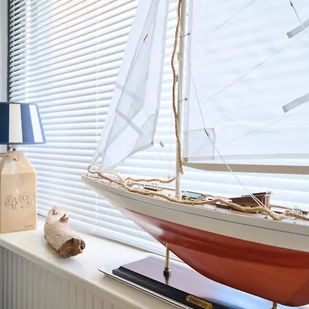 Strandredder, 103 *