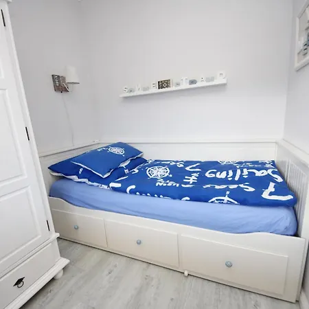 Strandredder, 103